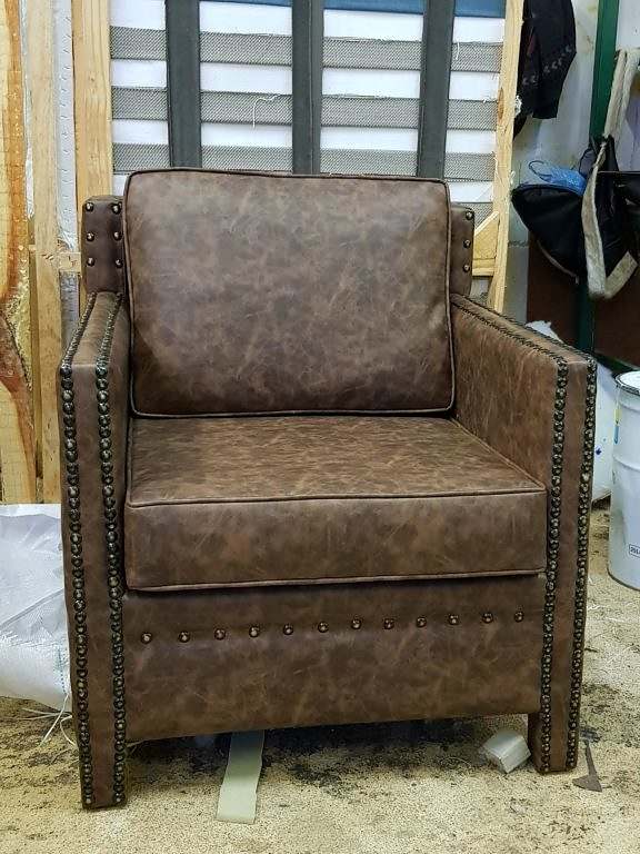 Style and design armchairs occasional chairs 1 1 576x768