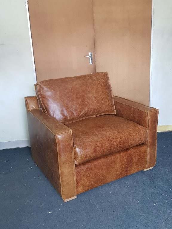style and design armchairs occasional chairs 10 576x768 1