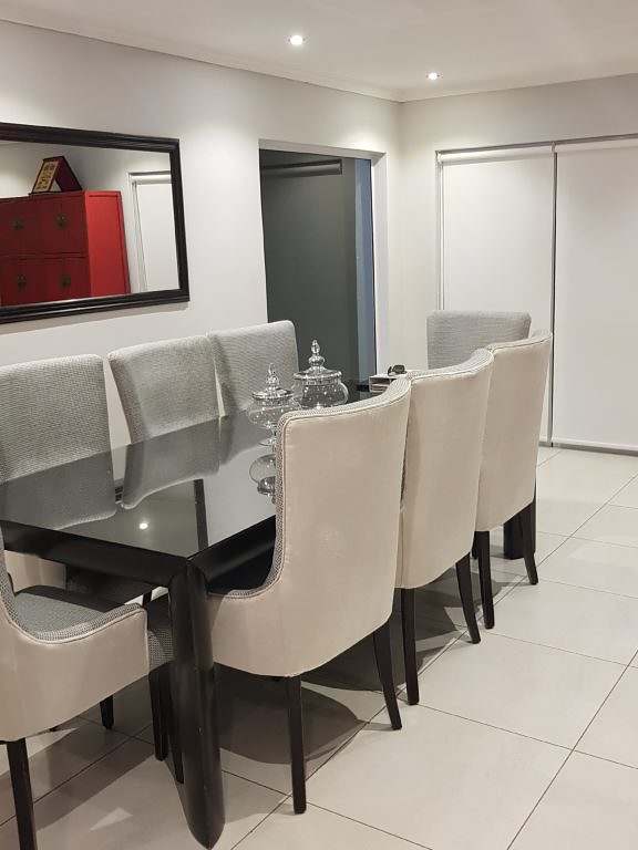 style and design dining chairs 7 576x768 1
